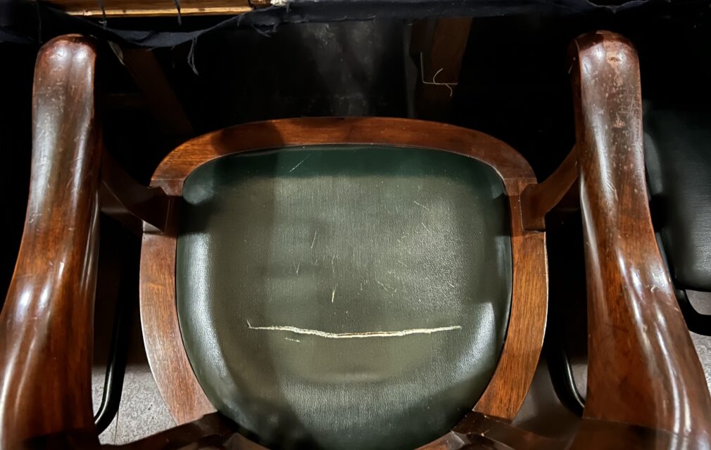Image of an old chair for body language post